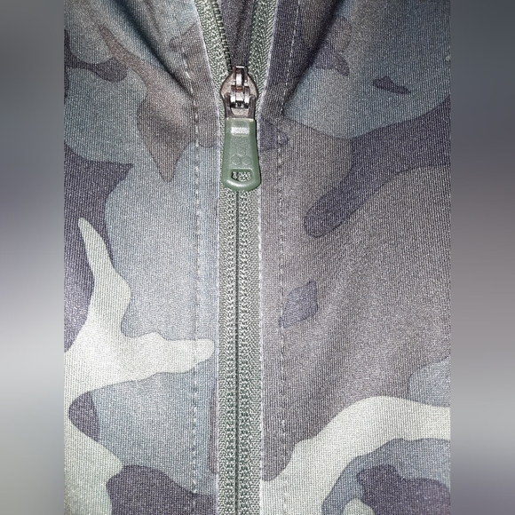 Tek Gear Camo Zipper Workout Jacket size large excellent used condition - Picture 3 of 9